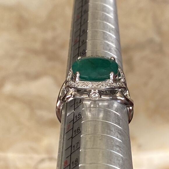 18K Natural 3.18 Carat Emerald & Diamond Ring  $8,848 Replacement Value - Picture 10 of 15
